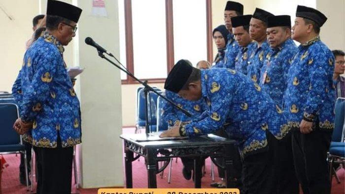 Jusuf Lery Rupidara Kukuhkan Pengurus Korpri Sumba Barat