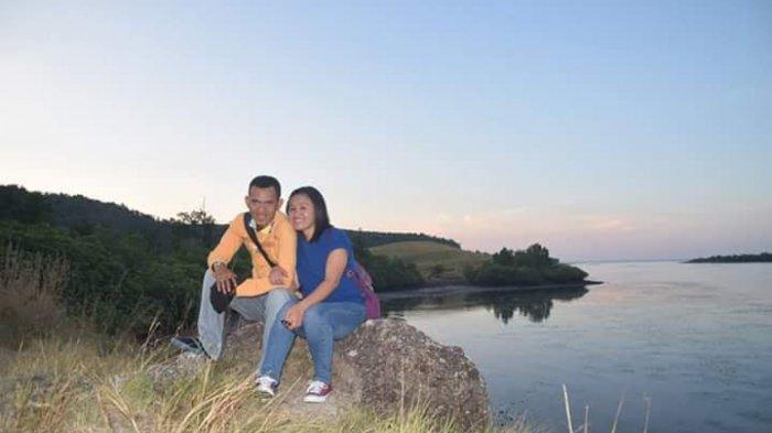 Pengunjung menikmati keindahan Teluk Nanga Lok di Kabupaten Manggarai Timur. Teluk Nanga Lok