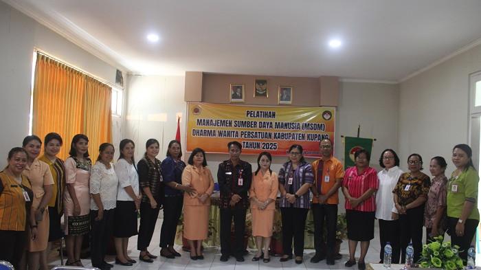66 Peserta Dharma Wanita Ikut Pelatihan SDM, Sekda Kupang Tekankan Peran Perempuan