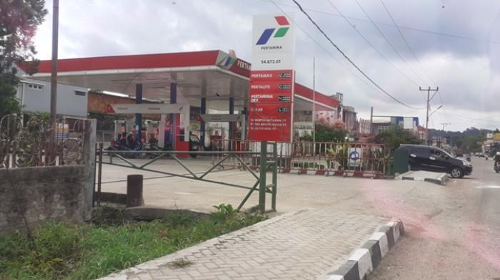 Di Sumba Barat, Suasana Pelayanan Pengisian BBM Di SPBU Berlangsung Lancar