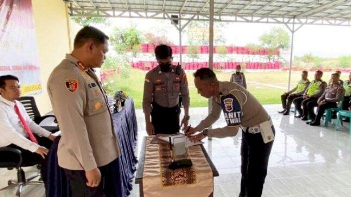 Tingkatkan Mutu Pelayanan, Kapolres Kupang Tandatangan Pakta Integritas Dengan Para Kanit