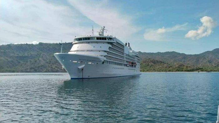 15 Kapal Pesiar Berlabuh di Pulau Komodo Selama 2024