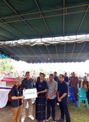 Pemkab Ngada Beri Santunan dan Bantuan Beasiswa Keluarga Kades Korban Penganiayaan di NTT