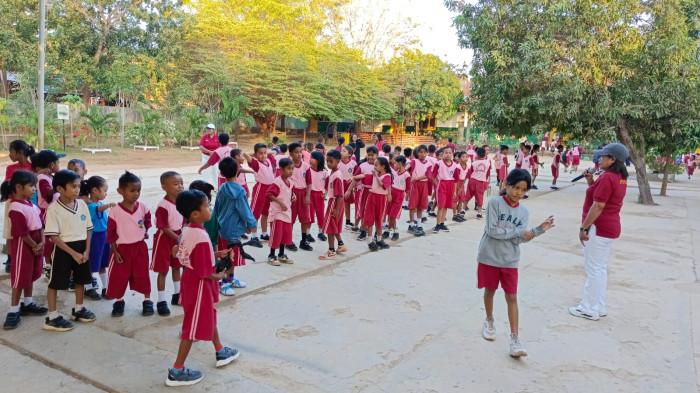 HUT RI - Siswa SDI Liliba merayakan HUT ke-80 RI dengan aneka lomba.