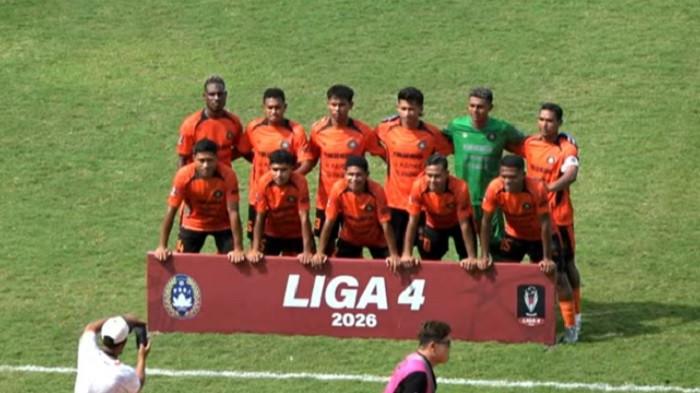 Skuad PSN Ngada foto bersama sebelum laga perdana