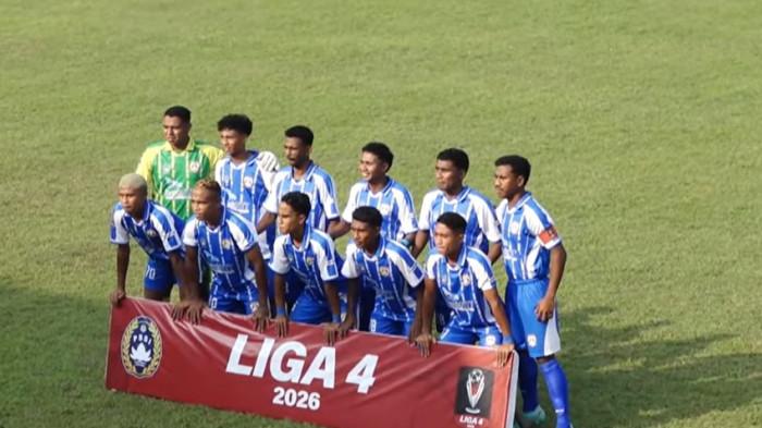 Skuad Persada Sumba Barat Daya foto bersama sebelum laga