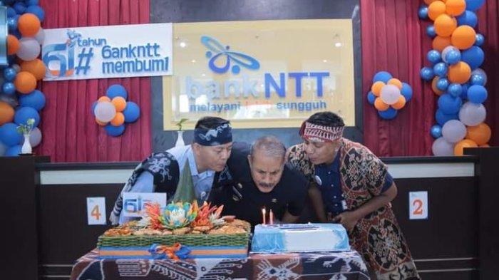 Bupati Khristofel Praing Tiup Lilin Rayakan HUT Bank NTT ke - 61