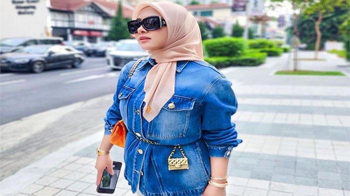 Syahrini Tumben Tak Pamer Hermes, Istri Reino Barack Pakai Tas Merek Lain yang Tak Kalah Mahal