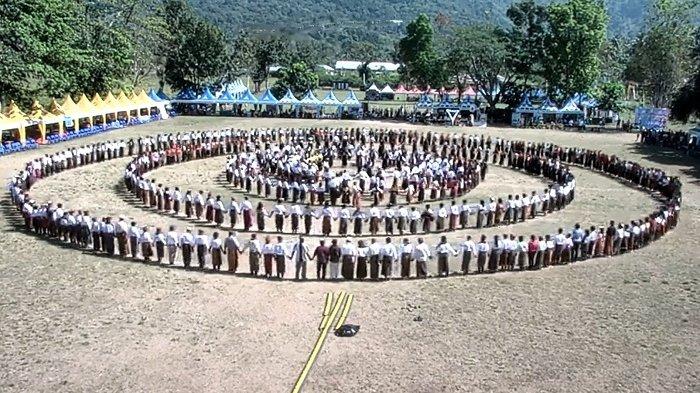 Tarian Kolosal Vera Meriahkan Festival Lembah Sanpio Kisol, RD Inosensius Sutam : Makna Persatuan