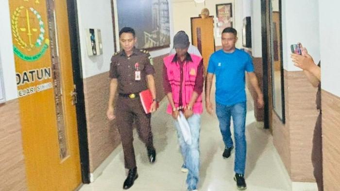 Jaksa Kejari Sikka Tahan SM Tersangka Korupsi Pinjaman KUR Fiktif