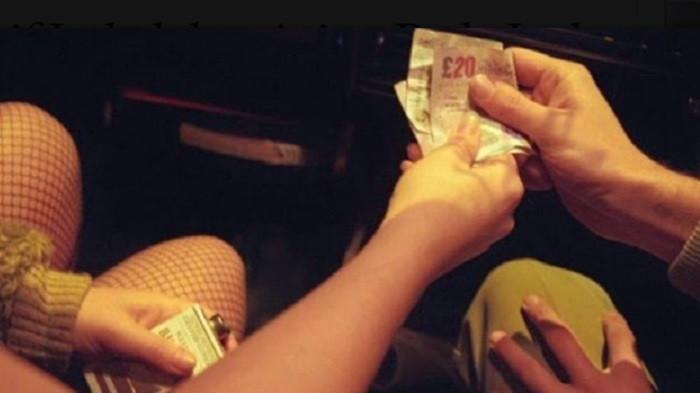 Seorang siswi SMA di Kabupaten Lembata, NTT, berani menjual foto vulgarnya pada guru seharga Rp30.000, Kamis (23/10/2025).