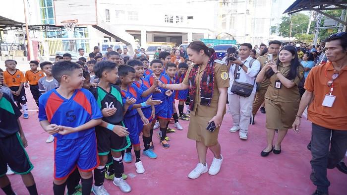 Serena Francis Harap Turnamen Futsal Hosana Cup III Ajarkan Anak Kerja Sama dan Disiplin