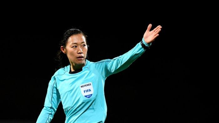 Yoshimi Yamashita Jadi Wanita Pertama yang Bertugas sebagai Wasit di Piala Asia
