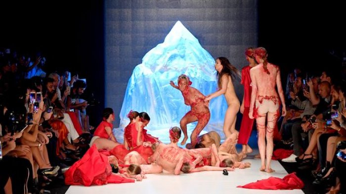 Panggung Istanbul Fashion Week Banjir Darah, Ini yang Terjadi Pada Modelnya