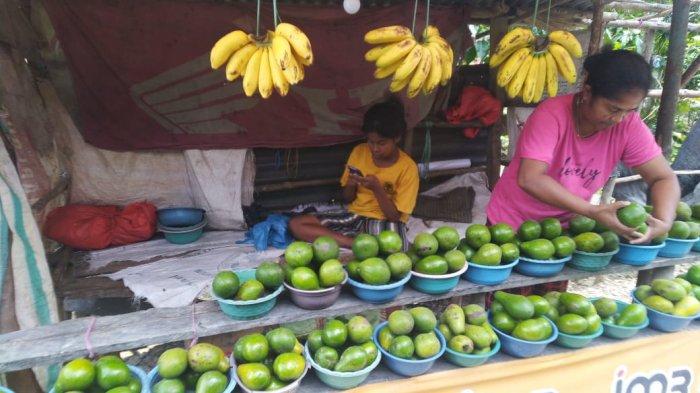 Kuliner NTT Beli Buah Buahan Asli Bikin Jus Buah Avokad di Jantung Pulau Timor - NTT