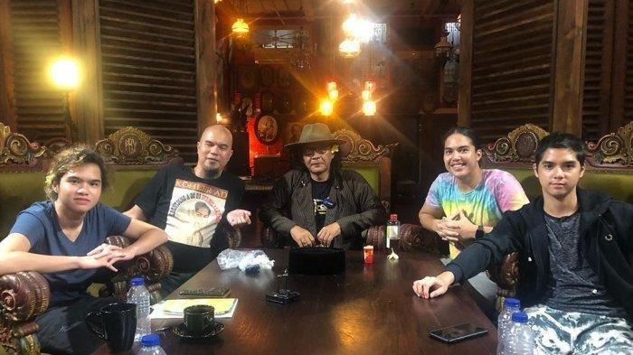 Ahmad Dhani Pertemukan Al,El & Dul dengan Sudjiwo Tedjo,Suami Mulan Tuai Pujian soal Cara Didik Anak