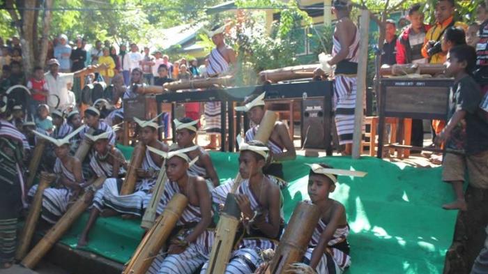 Alat Musik Tatong Lebih Tua dari Sasando