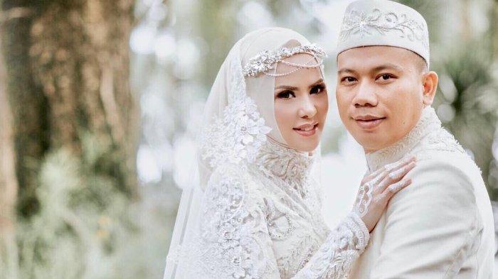 Angel Lelga dan Vicky Prasetyo Bercerai, Suatu Hal yang Diawali Cepat, Berakhir dengan Cepat Pula!