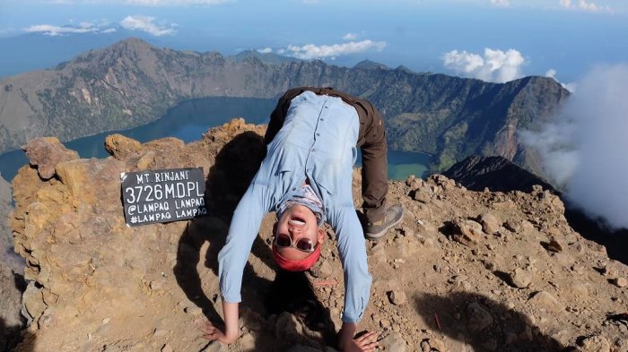 Berhasil Menggapai Puncak Rinjani, Mantan Puteri Indonesia Anindya Putri Lakukan Selebrasi Tak Biasa