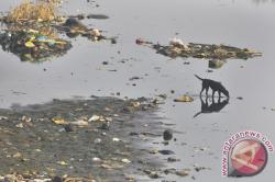 Volume Sampah Sungai Citarum 500.000 Meter Kubik Per Tahun