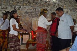 Benny K Harman dan Benny Litelnoni Mendapat Restu dari Masyarakat Timor