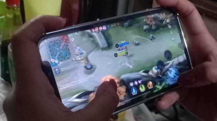 ESPORT - Ilustrasi bermain game online.