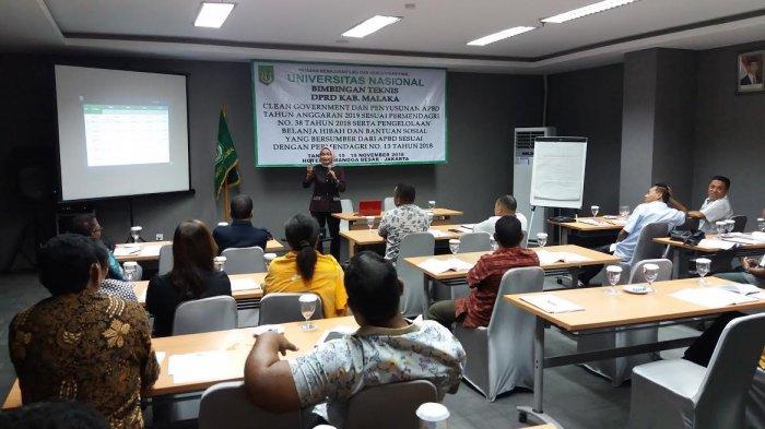 Anggota DPRD Malaka Aktif Berdiskusi Saat Bimtek