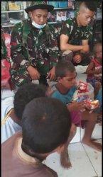 Anggota TNI Yon Raider Khusus 744/SYB Selamatkan 3 Anak Terjebak Banjir