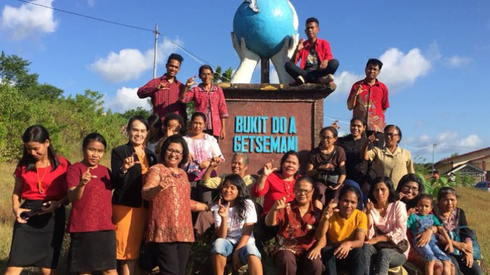 70 Orang Bersukacita di Bukit Doa Fatukoa Kupang. Ini yang Mereka Kerjakan