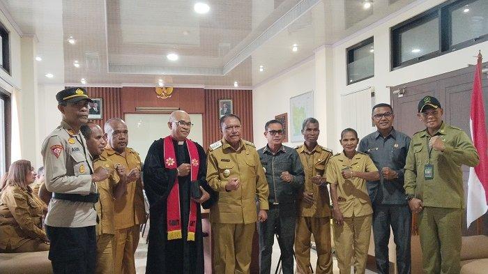 Bupati TTS Minta Meryati dan Kornelius Bisa Bagi Waktu