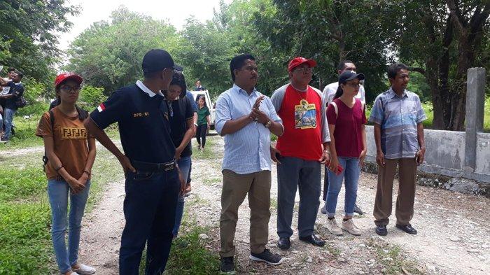 Calon DPD RI, Martinus Siki Datangi Warga di Oesao