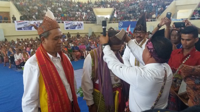 Lewat Lagu 'Karena Cinta' Sang Anak Ungkap Alasan Benny Harman Memilih Pulang NTT