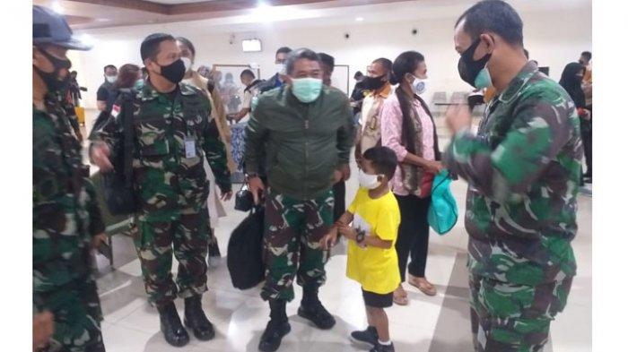 Dengan Kaki Palsu Dari Menhan Prabowo, Bocah Difabel Yesi Ndun Tiba di Kupang