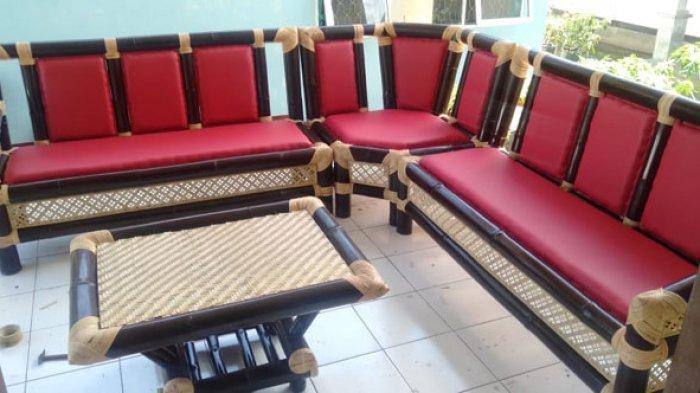 Di Sikka, BUMDES Teguh Mandiri Siapkan Aneka Kerajinan Meubel Bambu