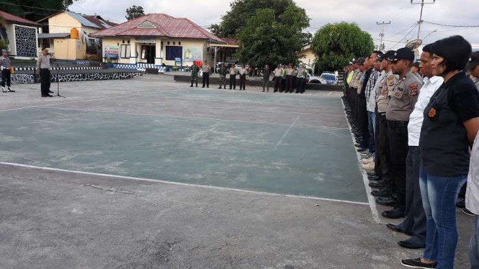 Kapolres Flotim Pimpin Gelar Pasukan Gabungan Polri-TNI Jelang Malam Takbiran dan Pesta Sambut Baru