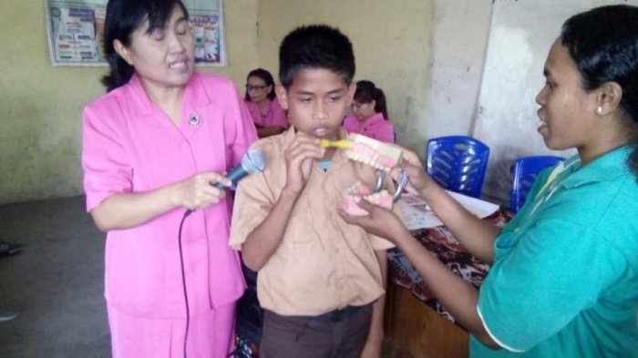 Siswa di SMP Negeri 1 Wula Waijelu Dapat Ilmu Menjaga Kesehatan Gigi