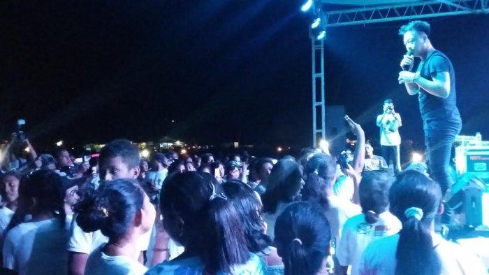 Sukseskan Pemilu, KPU SBD Datangkan Gio Idol Hibur Warga SBD