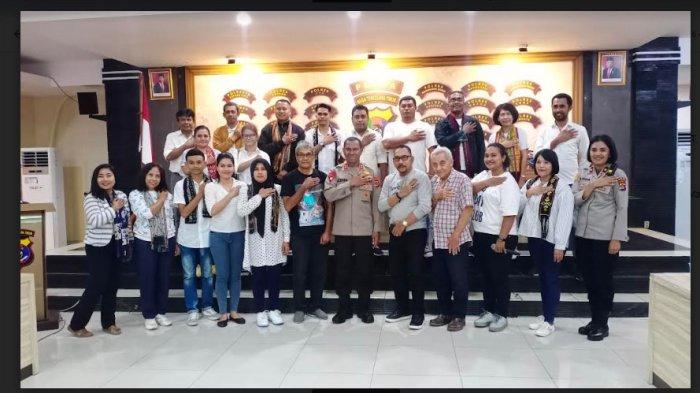 Alumni SMAN 1 Kupang Gelar Lomba Hias Pohon Natal Bagi Gereja di Kota Kupang