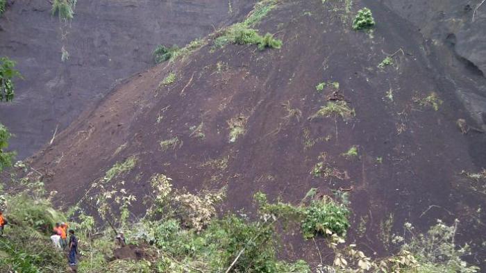 Longsor Mulai Landa Rongket Manggarai
