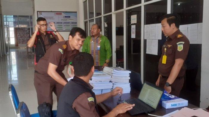 BREAKING NEWS: Kasus Jalan Lingkar Luar Waikabubak, Jaksa Geledah Kantor PUPR dan Bapelitbangda