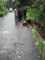 Jalan Propinsi Waikabubak-Lamboya Sumbar Terancam Putus,