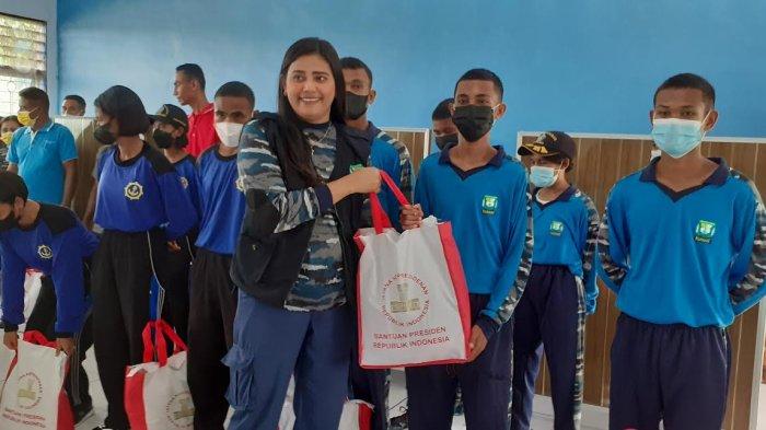 Presiden Jokowi Beri Bantuan dan Pesan Khusus Bagi SMK Pelayaran Lasiana Kupang