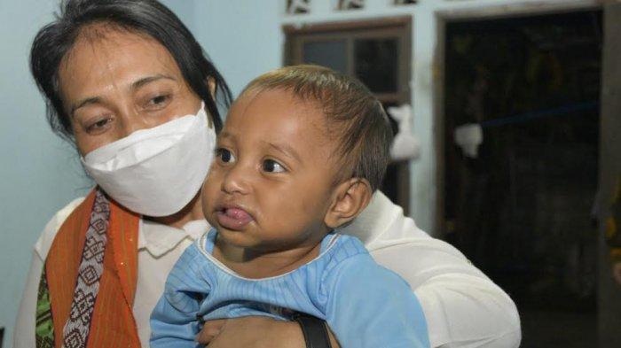 Ditinggal Ayah & Ibu Sewaktu Bencana di Kabupaten Alor, Bahagia Josh Rehan Diasuh Orangtua Angkat