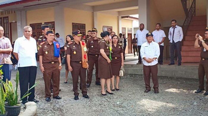 Ini Pesan Kajati NTT Saat Berkunjung ke SMA Katolik Regina Pacis Bajawa