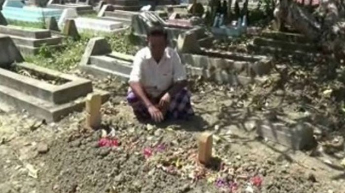 Suaminya Meninggal Menjelang Berangkat, Katrina Naik Haji Dalam Suasana Duka