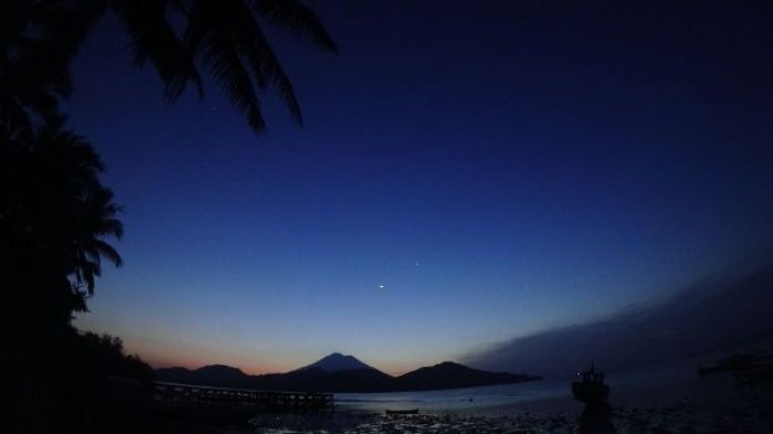 Keindahan alam Lembata bila diabadikan dari Tanjung Nuhanera.