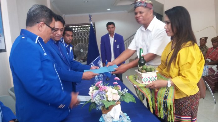 Titu Eki dan Benny Daftar Tanpa Pendamping
