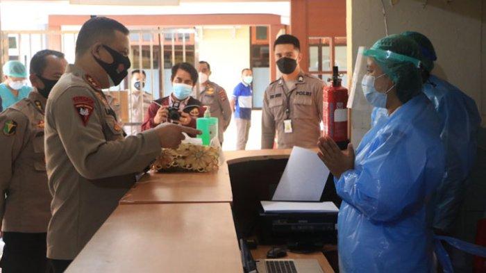 Kunjungi RS Bhyangkara Titus Uly Kupang, Kapolda NTT Cek Ruang Isolasi Pasien Covid-19