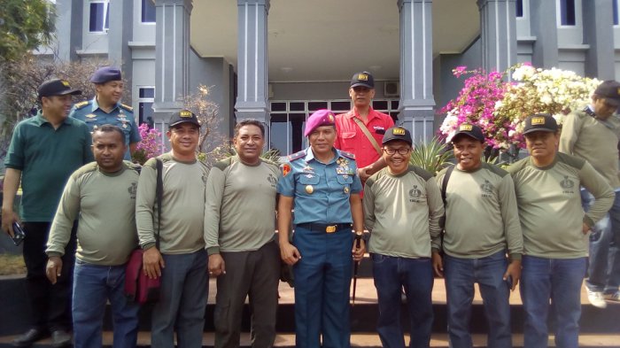 Lantamal VII Kupang Ajari Awak Media Latihan Menembak! Pakai Pistol