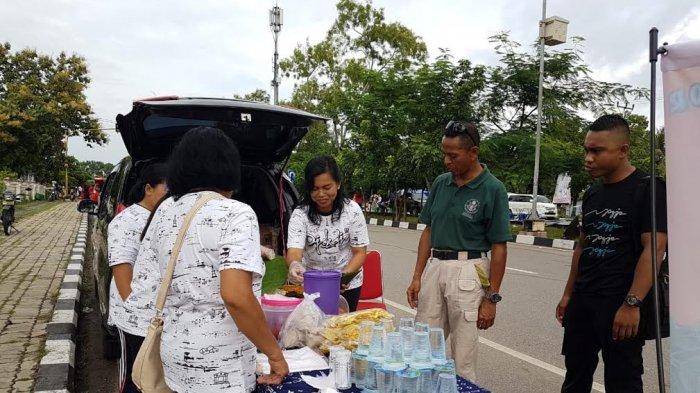 TRIBUN WIKI: Habis Olah Raga di CFD, Yuk Sarapan Pecel Pincuk Kelor dan Es Dawet Kelor Teratai